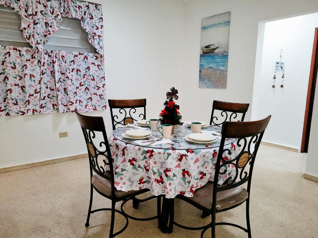 Tranquil Oasis Spacious 4-Bed 3-Bath Beach House photo 4