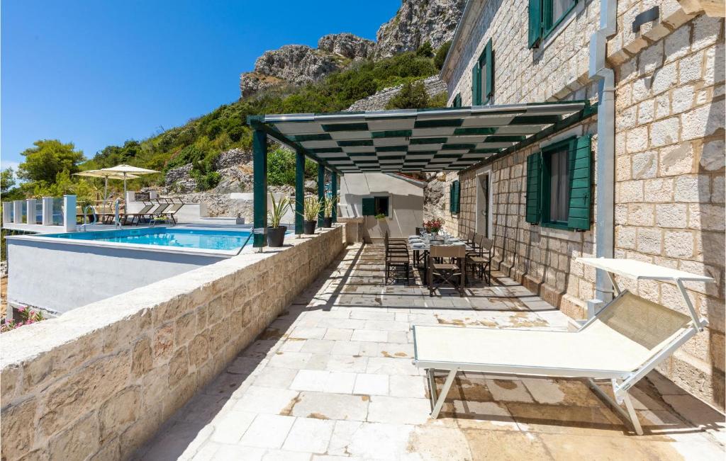 Nice Home In Otok Olipa With Outdoor Swimming Pool, 3 Bedrooms And Wifi photo 2
