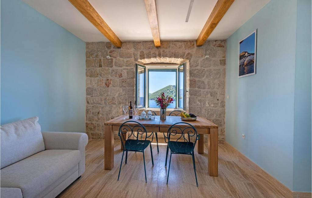 Nice Home In Otok Olipa With Outdoor Swimming Pool, 3 Bedrooms And Wifi photo 4