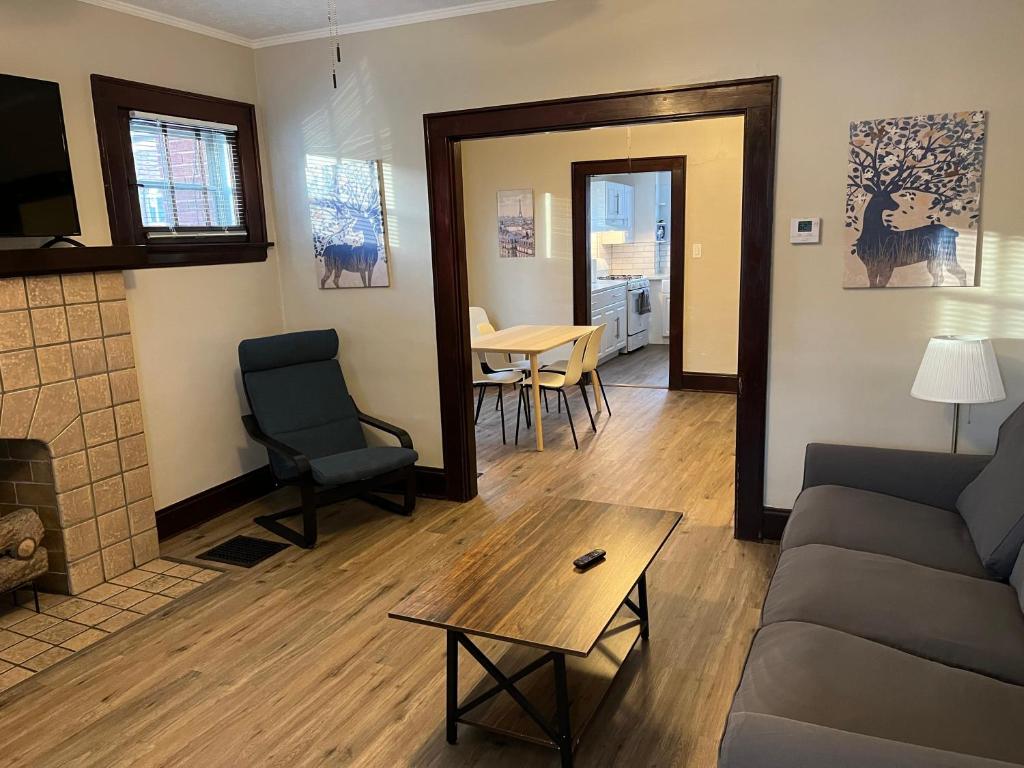 Hudson #1 Private Two Bed near Xavier & Downtown photo 2