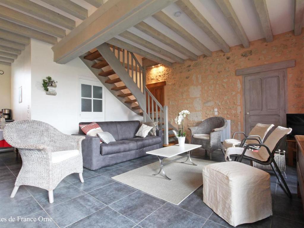 Gîte Le Pin-la-Garenne, 4 pièces, 9 personnes - FR-1-497-165 photo 2