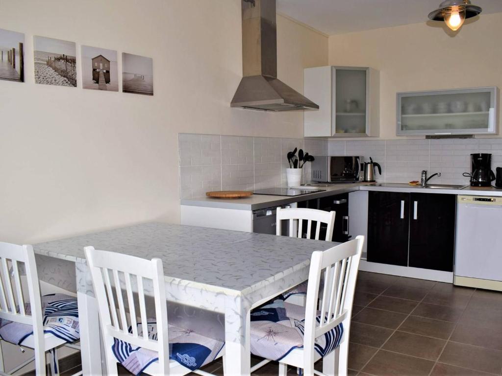 Appartement Trégastel, 3 pièces, 4 personnes - FR-1-368-11 photo 3