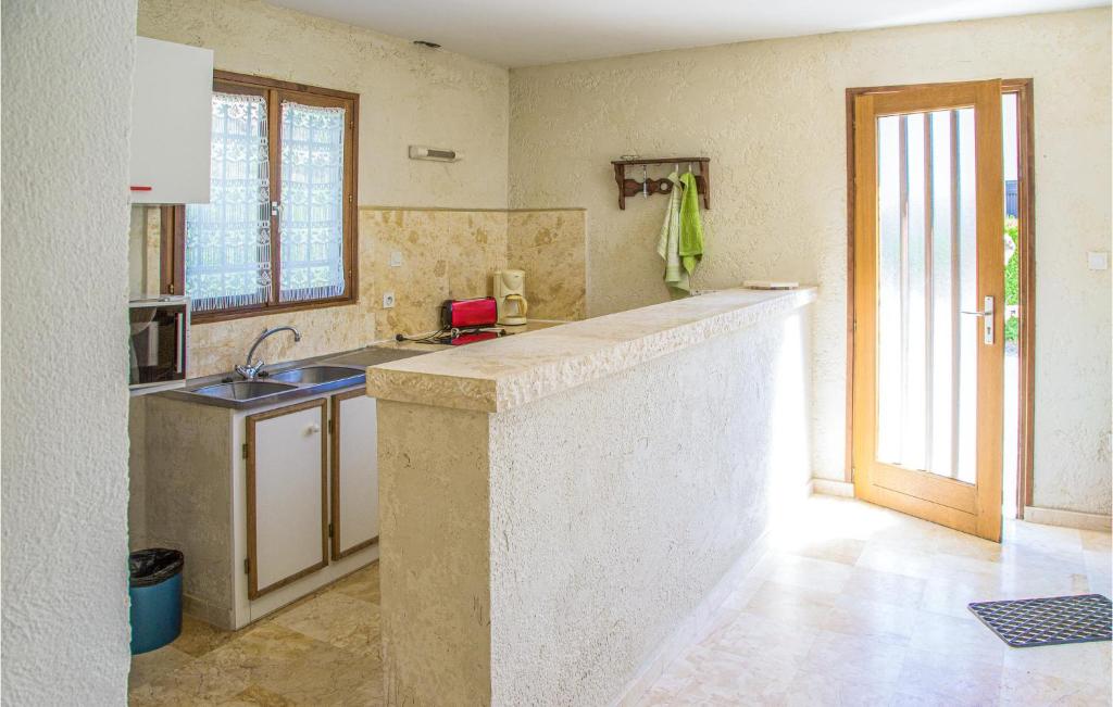 Beautiful Home In Sarrecave With Outdoor Swimming Pool And 2 Bedrooms photo 3