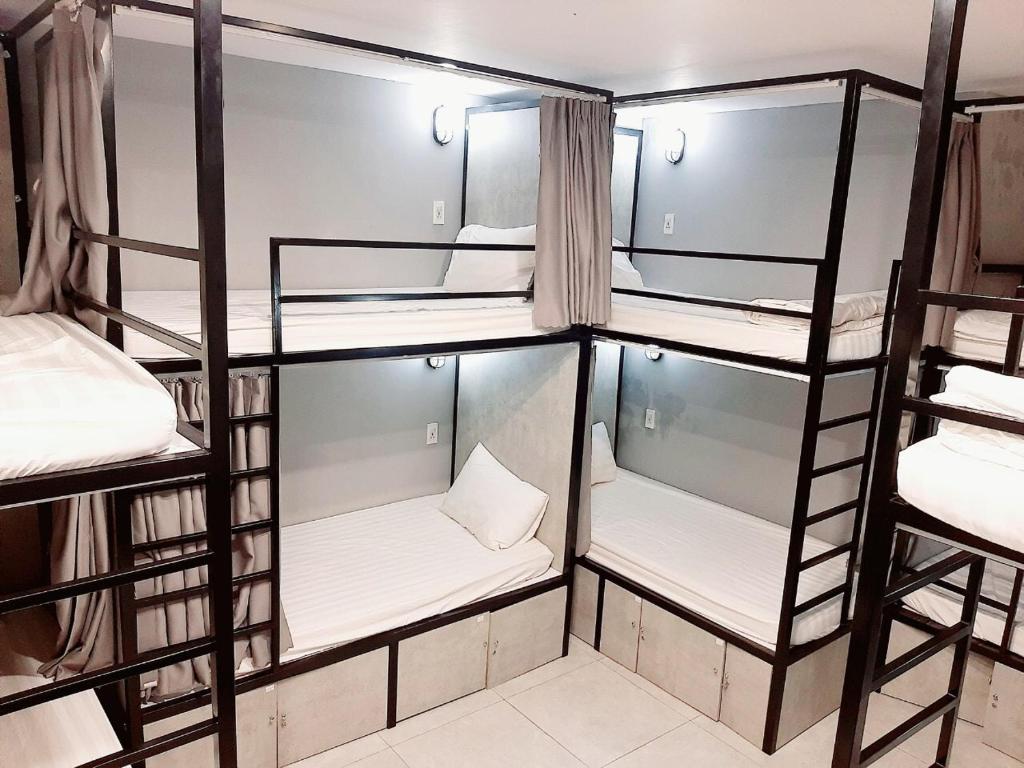 MIDMOST Boutique Hostel