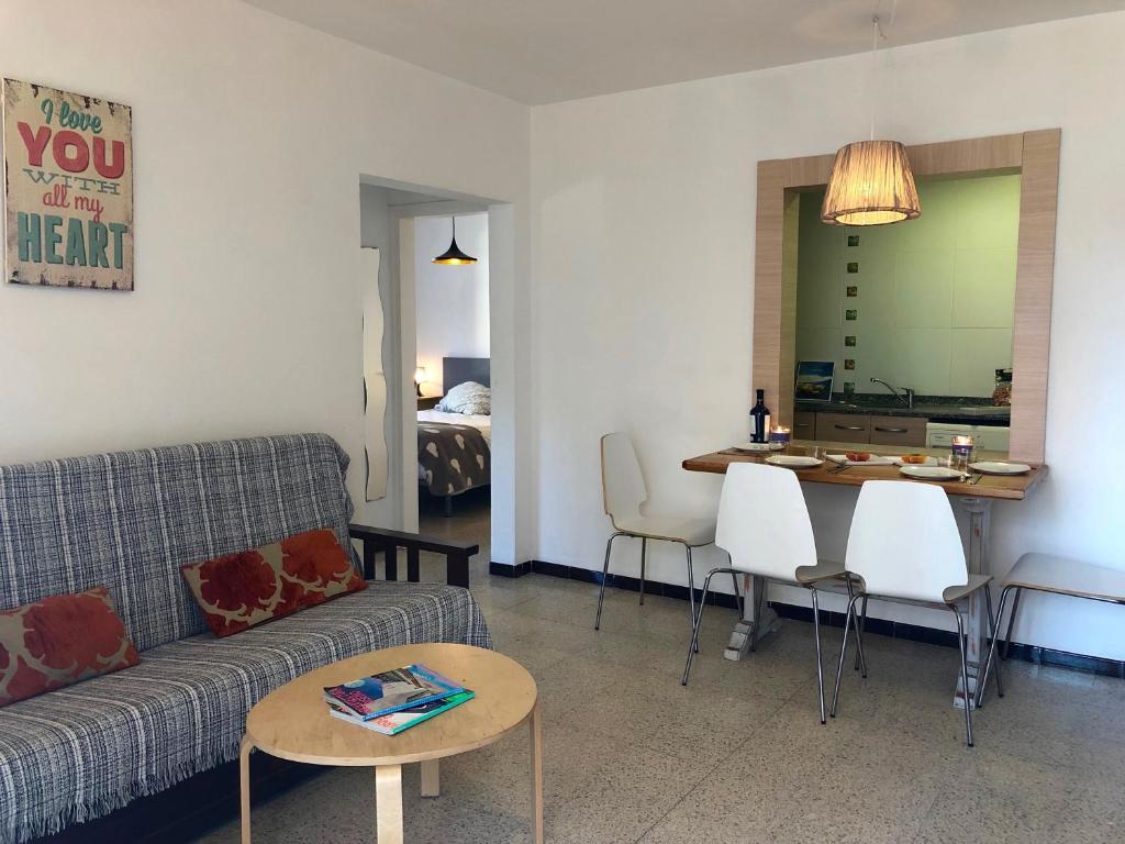 APARTAMENTOS AQUARIUM. 150 METROS PLAYA. - Tap to explore photos