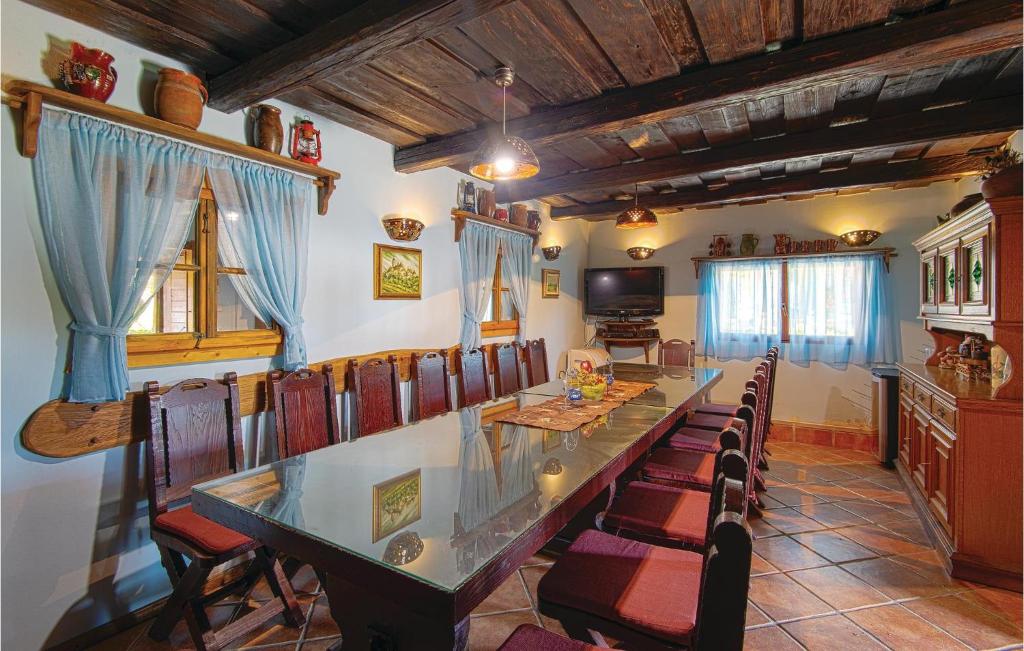 Nice Home In Klanjec With 3 Bedrooms, Sauna And Outdoor Swimming Pool photo 3