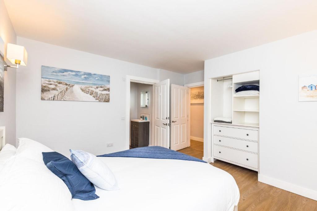 Luxury Modern 3 Bedroom Apartment in City Centre