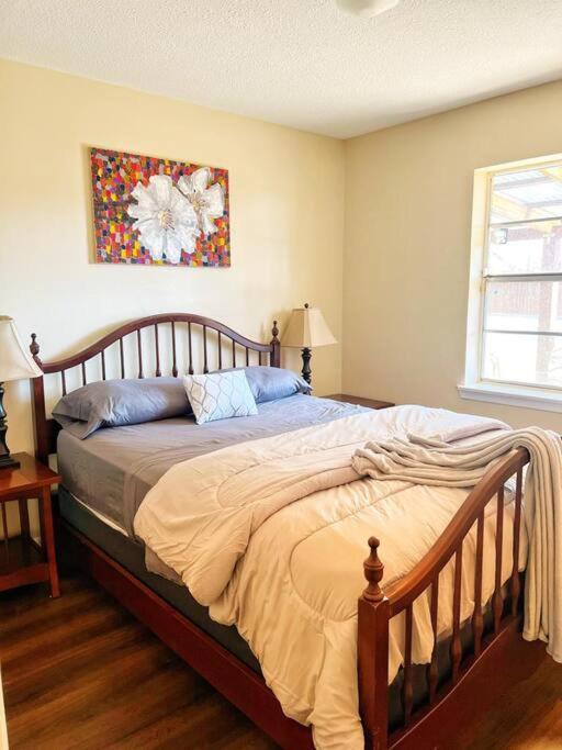 BEAUTIFUL, SERENE,THREE BEDROOM BUNGLOW. photo 1