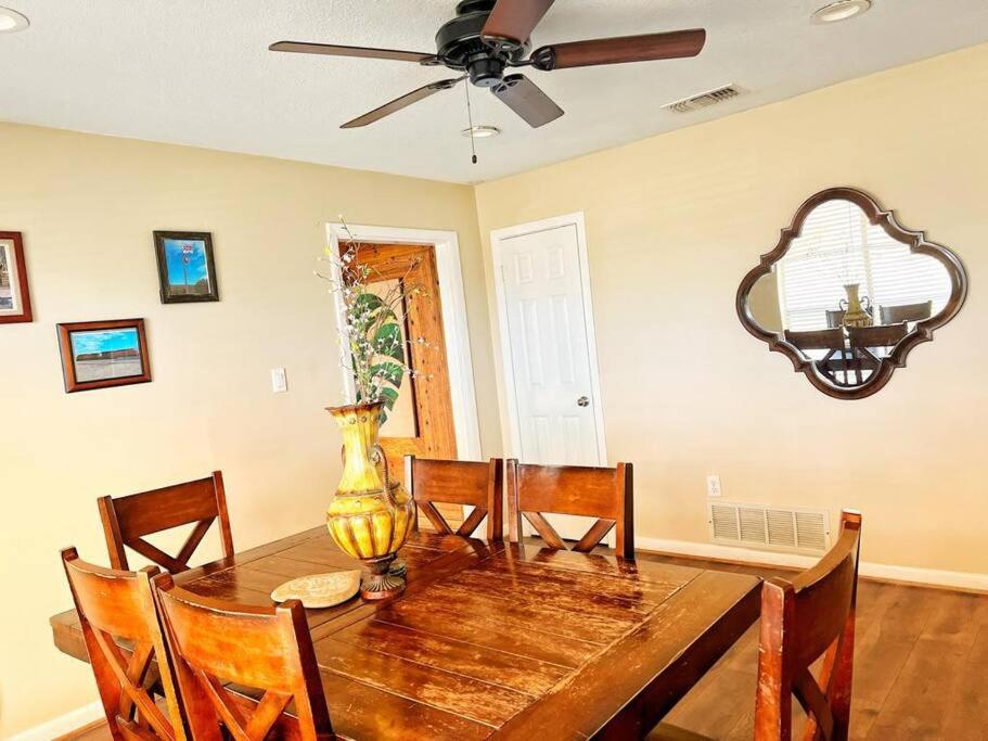 BEAUTIFUL, SERENE,THREE BEDROOM BUNGLOW. photo 3