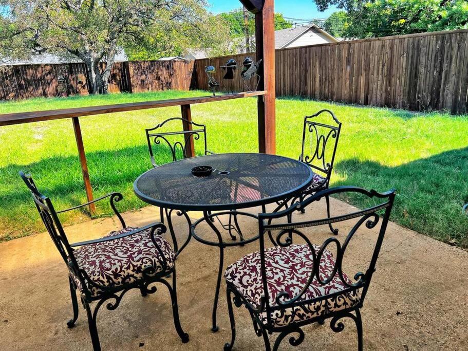 BEAUTIFUL, SERENE,THREE BEDROOM BUNGLOW. photo 4