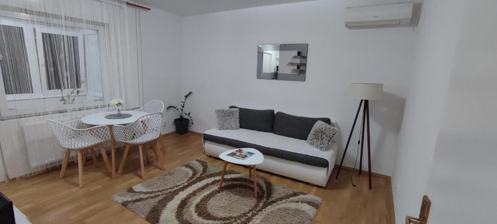 Pavle i Petra II photo 4