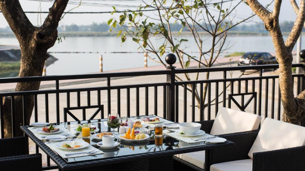 Khách sạn Royal Riverside Hội An 