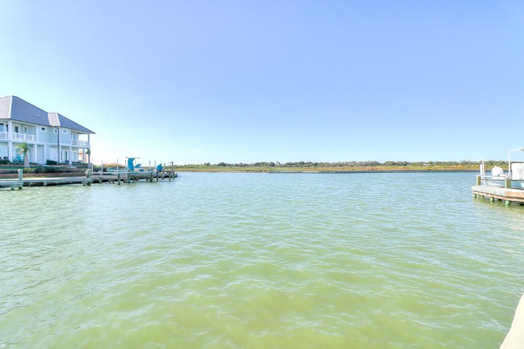 Waterfront Wonderland photo 1