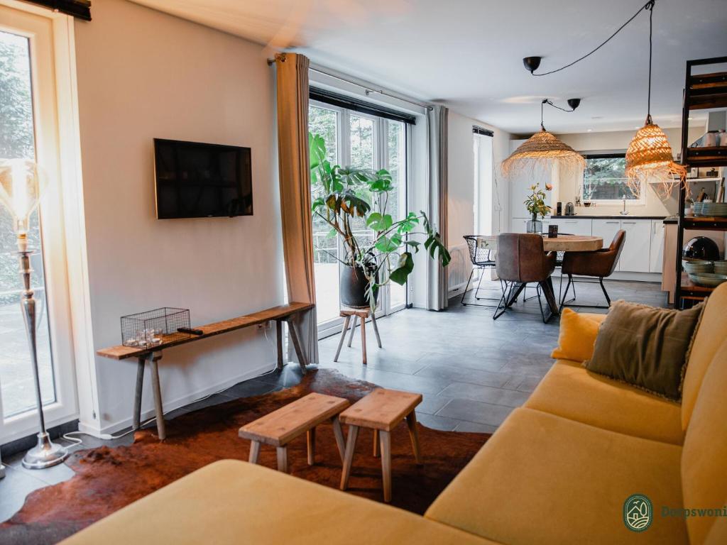 Charming 4-person holiday home on the edge of Leenderstrijp in the forest photo 3