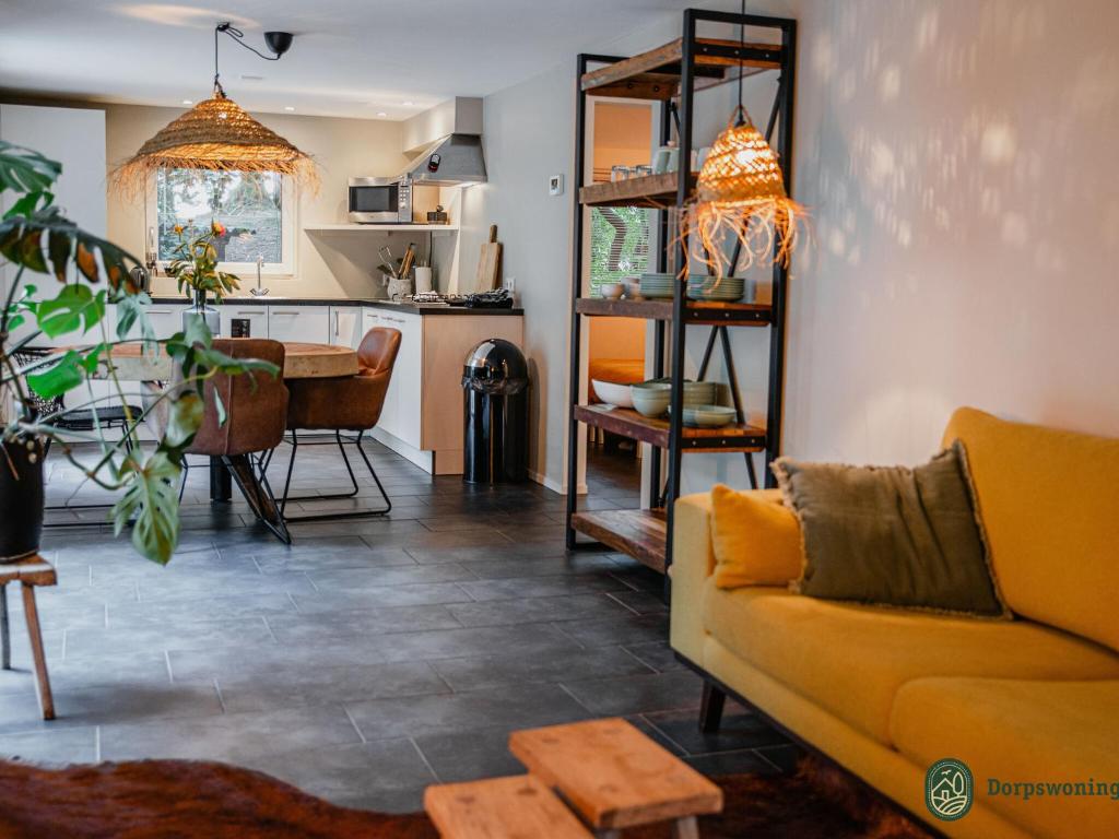 Charming 4-person holiday home on the edge of Leenderstrijp in the forest photo 2
