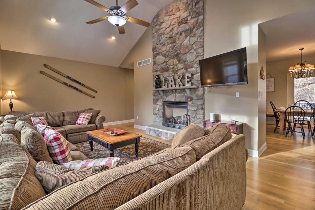 Lake Harmony Home with Hot Tub Less Than half Mi to Ski! photo 1