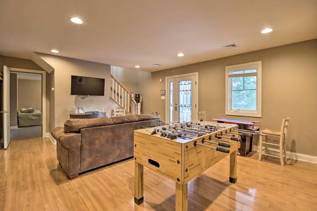 Lake Harmony Home with Hot Tub Less Than half Mi to Ski! photo 2