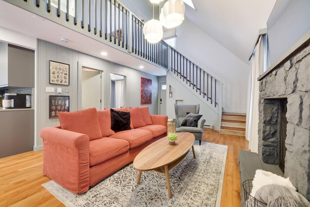 NEW! Cozy Pocono Retreat, Hot Tub, Ski, Fireplace photo 1