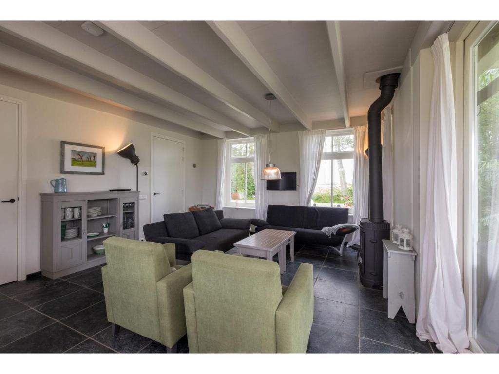 Authentic Zeeland farmhouse with many original details photo 1