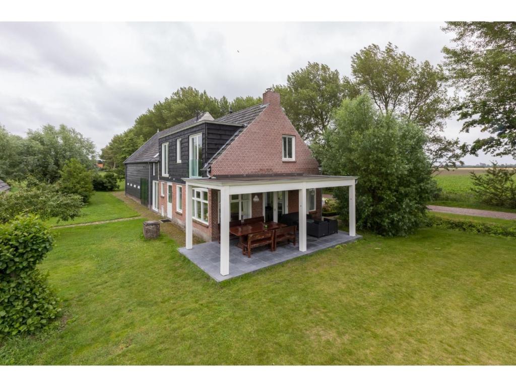 Authentic Zeeland farmhouse with many original details photo 4