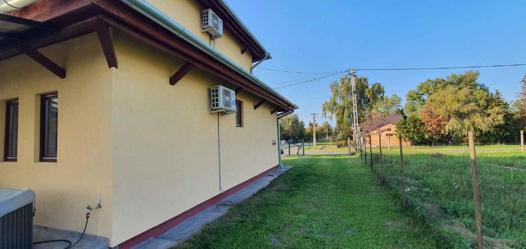 Holiday home in Balatonkeresztur 43400 photo 4
