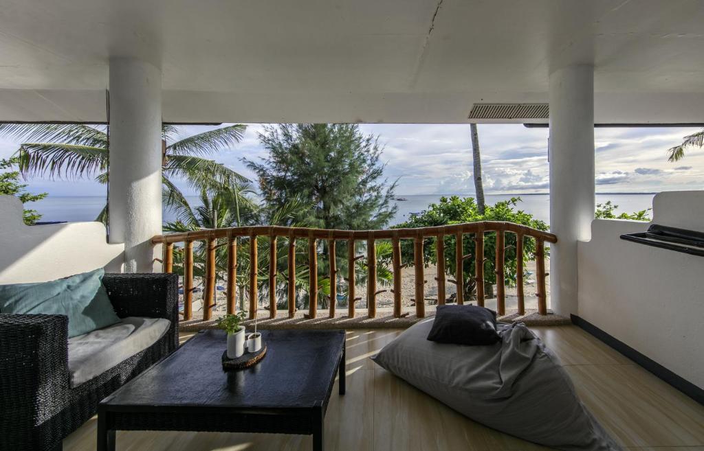 Ocean Vida Beach and Dive Resort photo 4