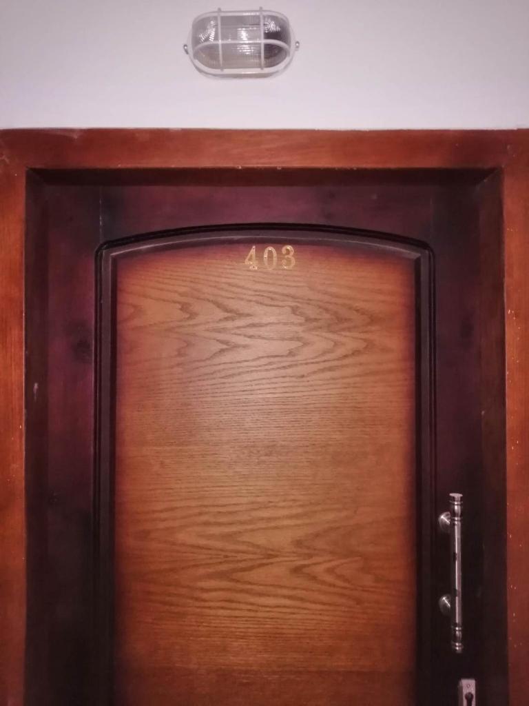 403 A - Tap to explore photos