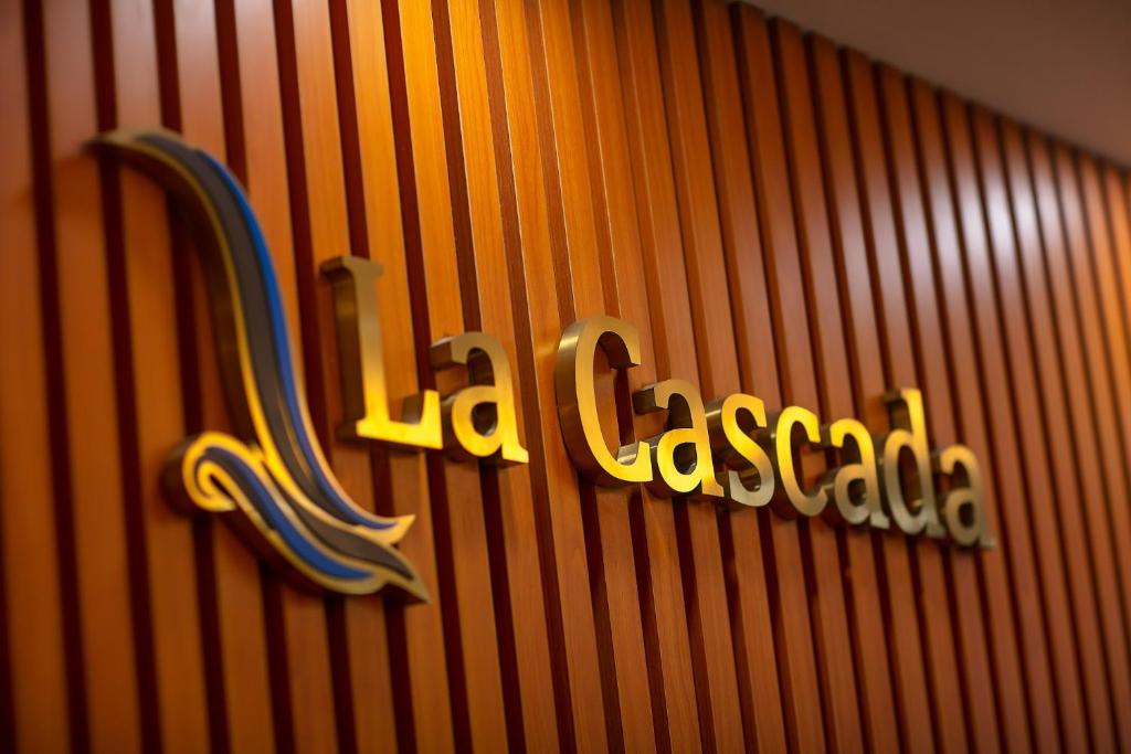 Hanoi La Cascada House & Travel