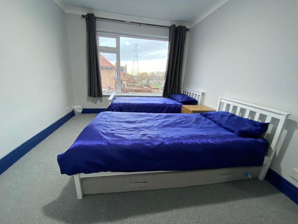 Harewood Lodge - Single and Double Rooms Self Serve Apartment
