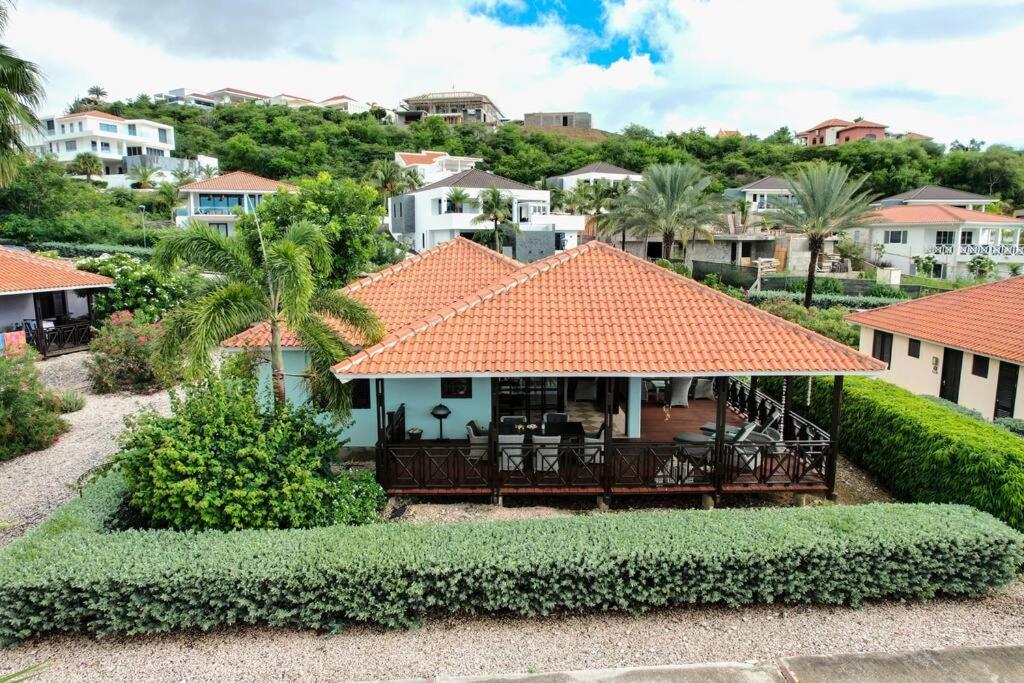 Tip! Blue Bay Beachvilla 12 - Blue Bay Resort photo 1
