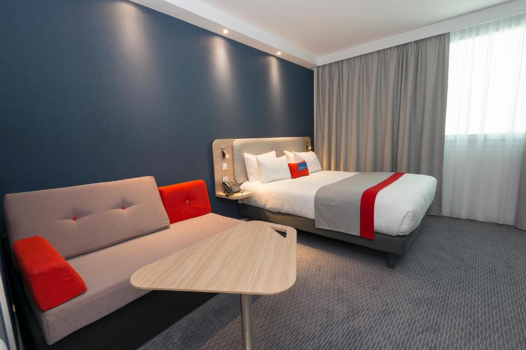 Holiday Inn Express Paris - Velizy, an IHG Hotel photo 1