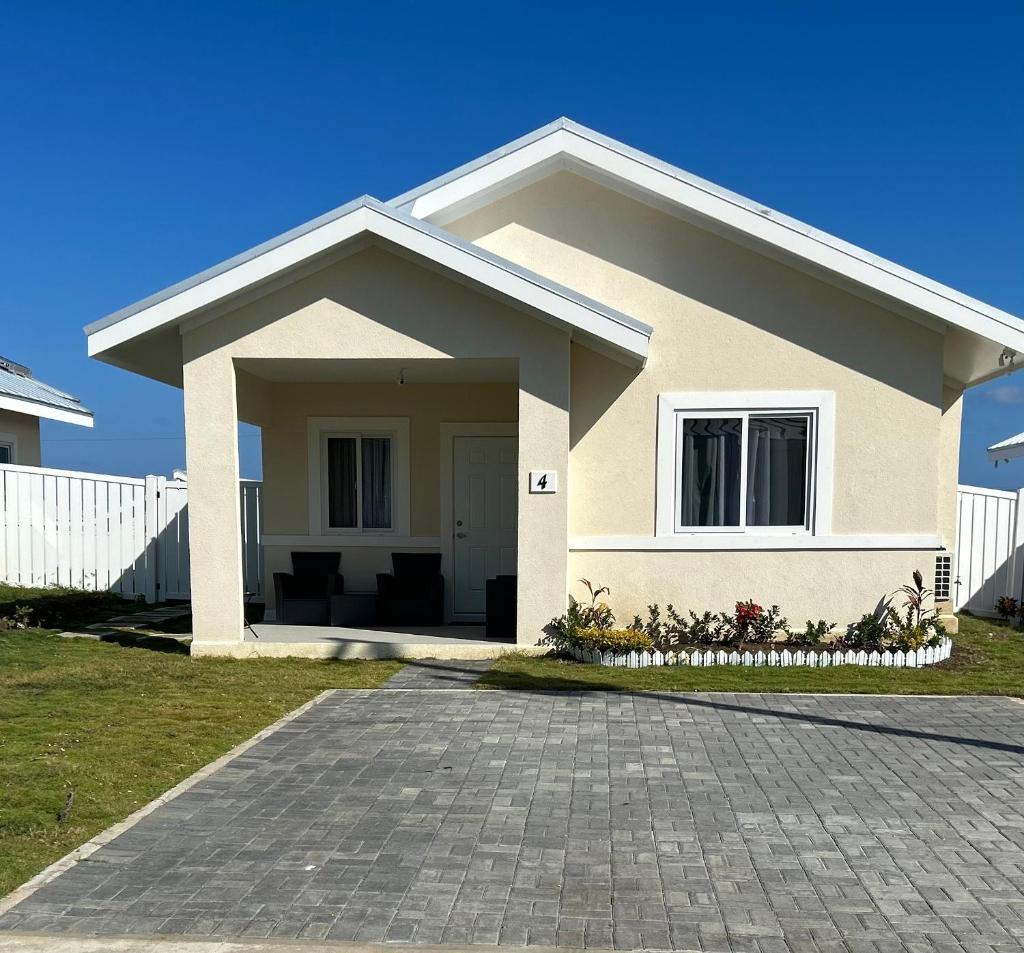 Seamist villa @Oceanpointe Lucea comfy 2BR w/pool gym & parking photo 2