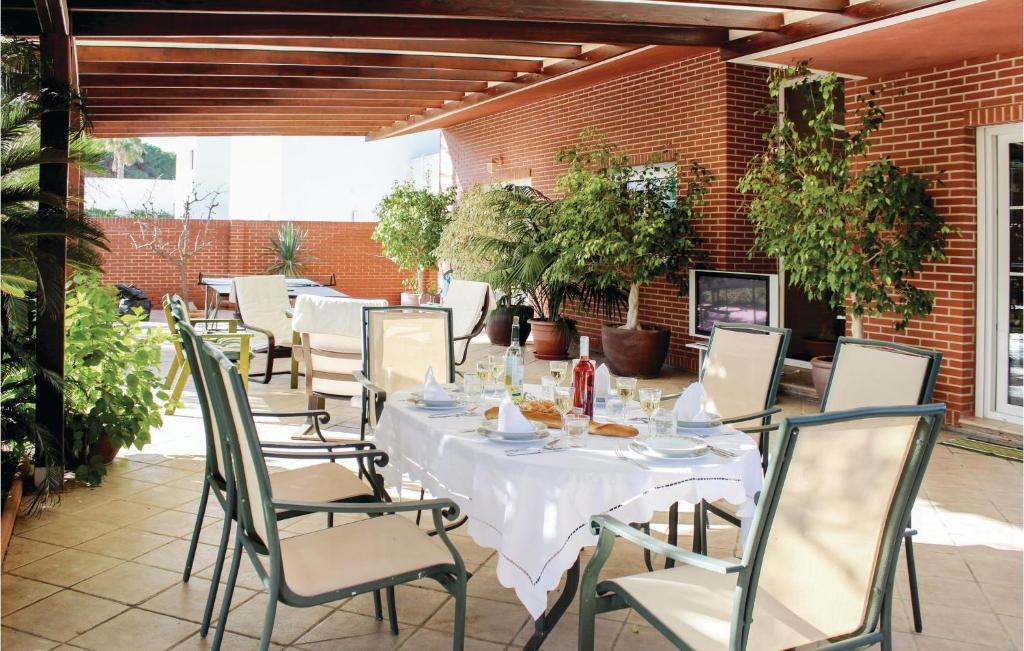 Amazing Home In Playa Honda With Jacuzzi, Wifi And Outdoor Swimming Pool photo 4