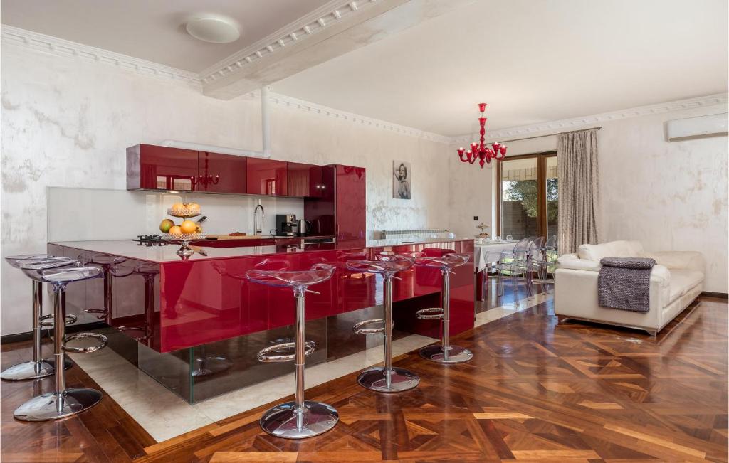 Awesome Home In Veprinac With 4 Bedrooms, Wifi And Outdoor Swimming Pool photo 3
