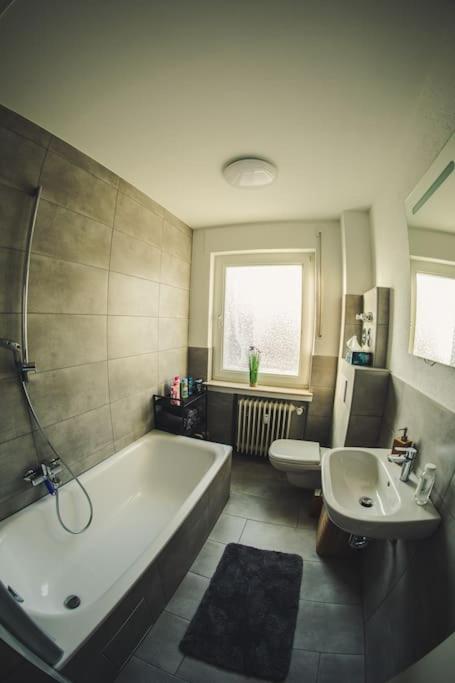 Wunderschöne neue 3,5 Zimmerwohnung Nähe Kassel bis 4 Erwachsene 3 Kinder photo 3