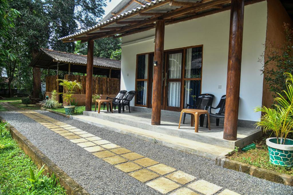 Clay House photo 3