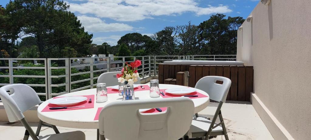 PENTHOUSE CON TERRAZA PARRILLERO Y JACUZZI PROPIO, PREMIADO POR AWARD SEGUNDO AÑO CONSECUTIVO -Edificio Jardins Del Est San Rafael- photo 1
