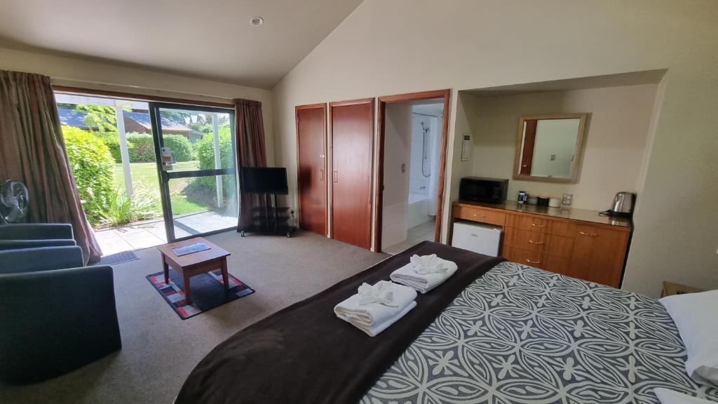 18 Jollies Pass Road - Garden Studio 346 photo 2