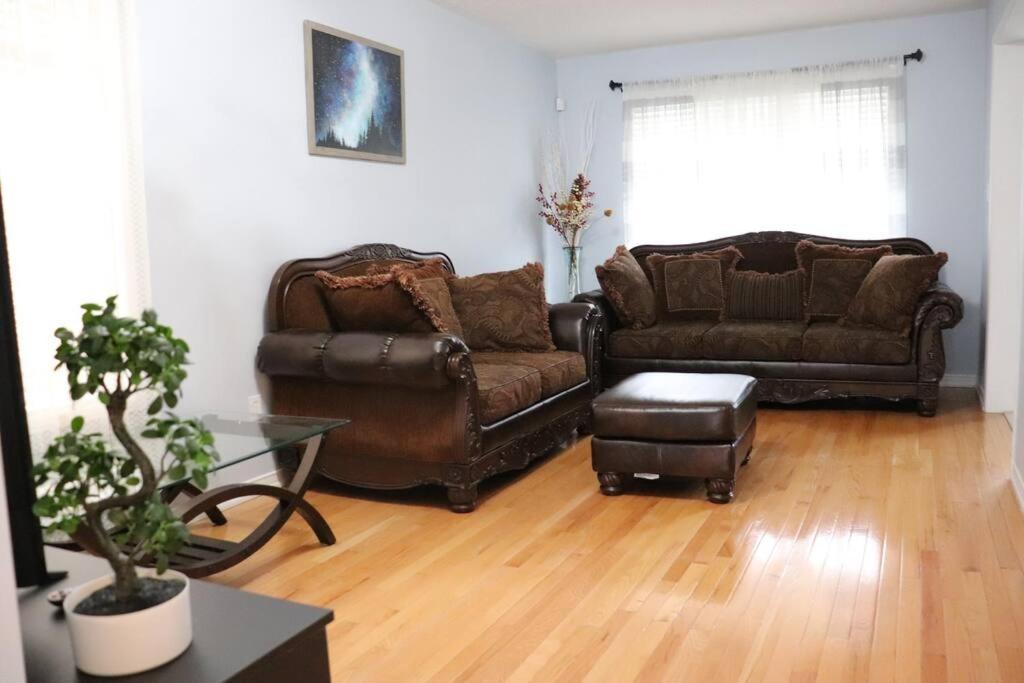 Entire 4 bed room detached residential home photo 3