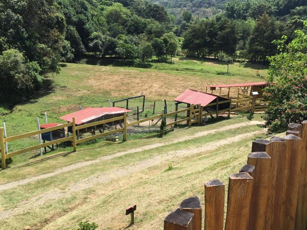 POUSADA PE NA TERRA EM GUARAREMA