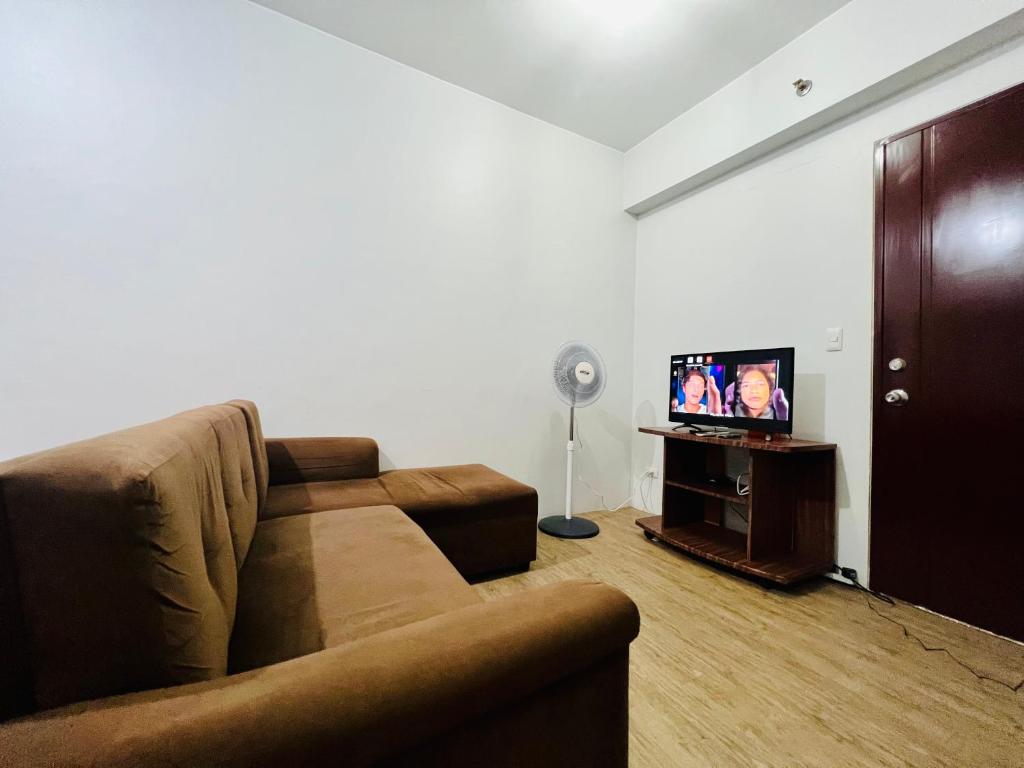 At Home Condo With Free Pool Access - Tap to explore photos