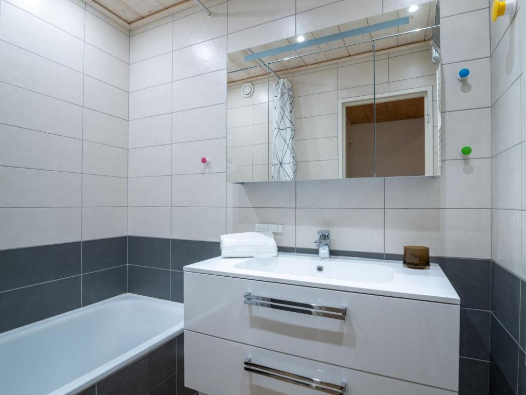 Apartment Les Genepis-5 by Interhome photo 4