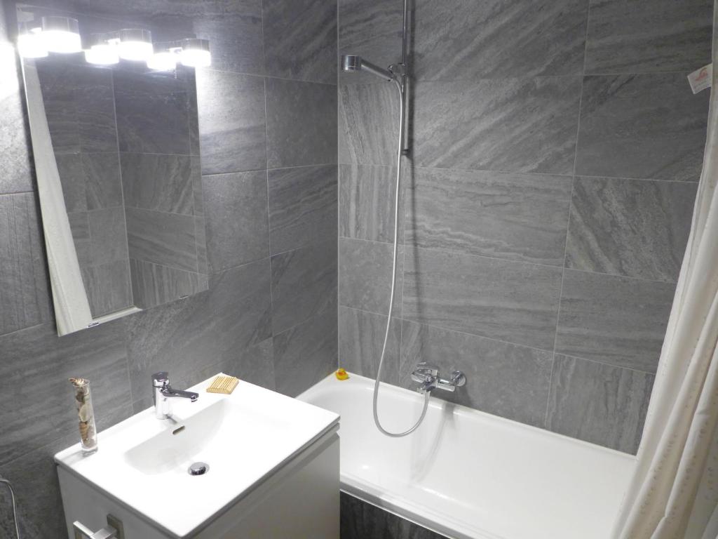 Studio Résidence du Rhône A-B-15 by Interhome photo 3