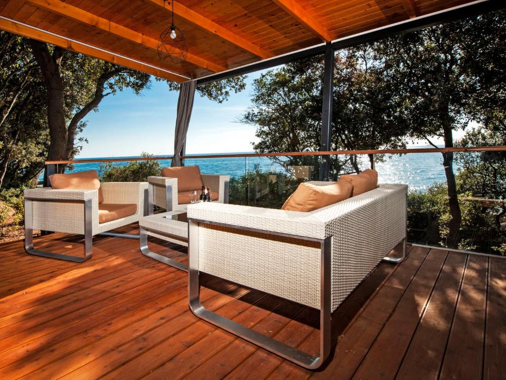 Holiday Home Mobilhome Beach Villa by Interhome