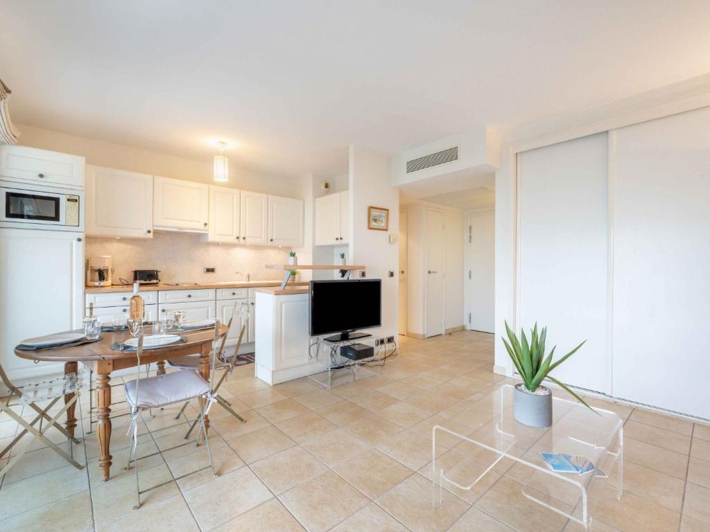 Apartment Cristal Croisette-4 by Interhome photo 2