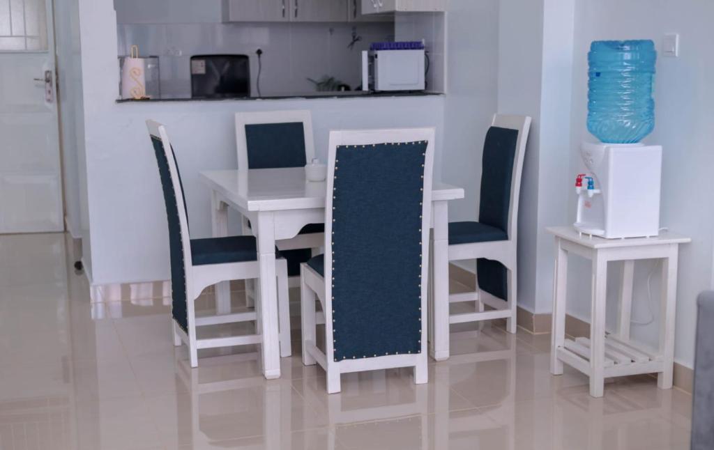 Zoe Homes Greypoint 1br and 2bedroom Apartment 301 photo 2