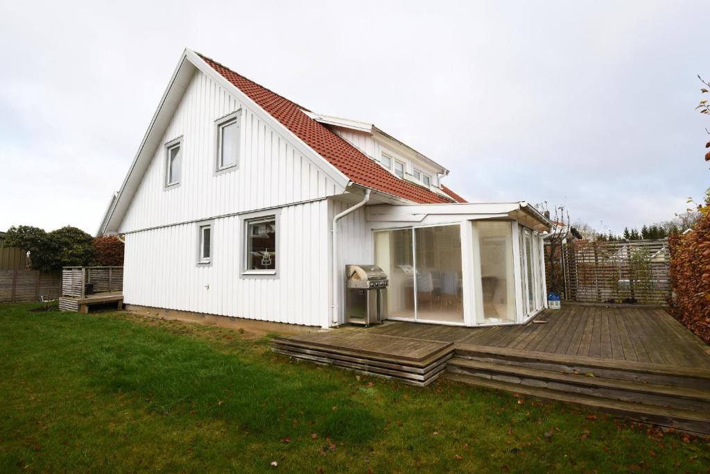 Holiday home near Gothenburg and hiking trails photo 1