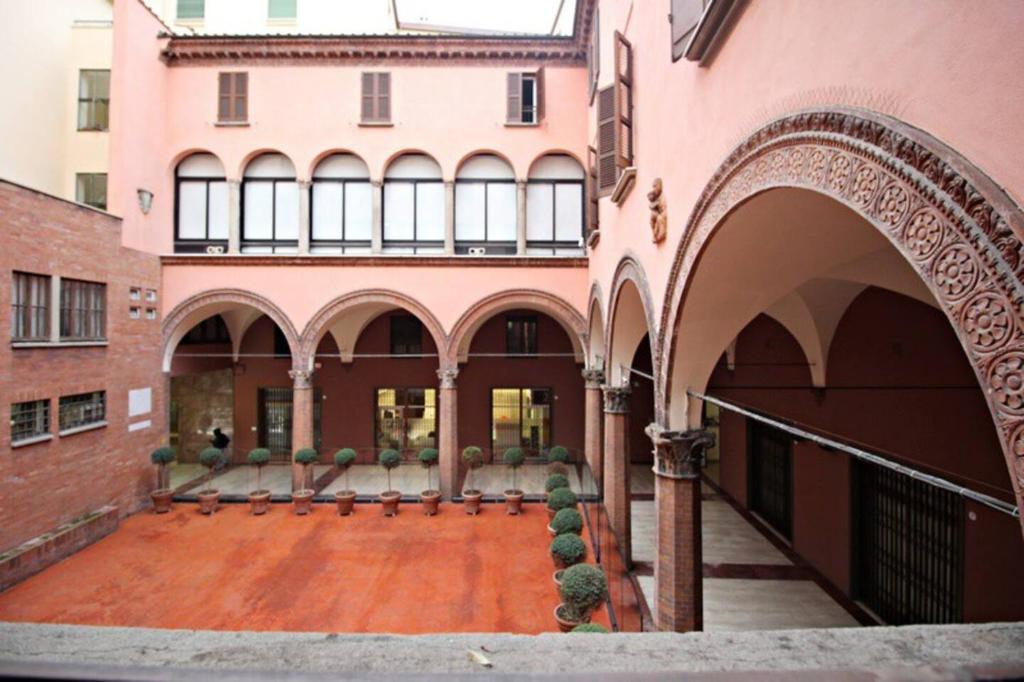 UGO BASSI LUX apartment, Bologna