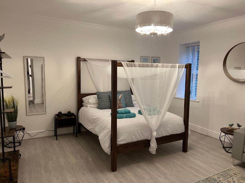 Large Three bed Two bathroom flat in Central Torquay
