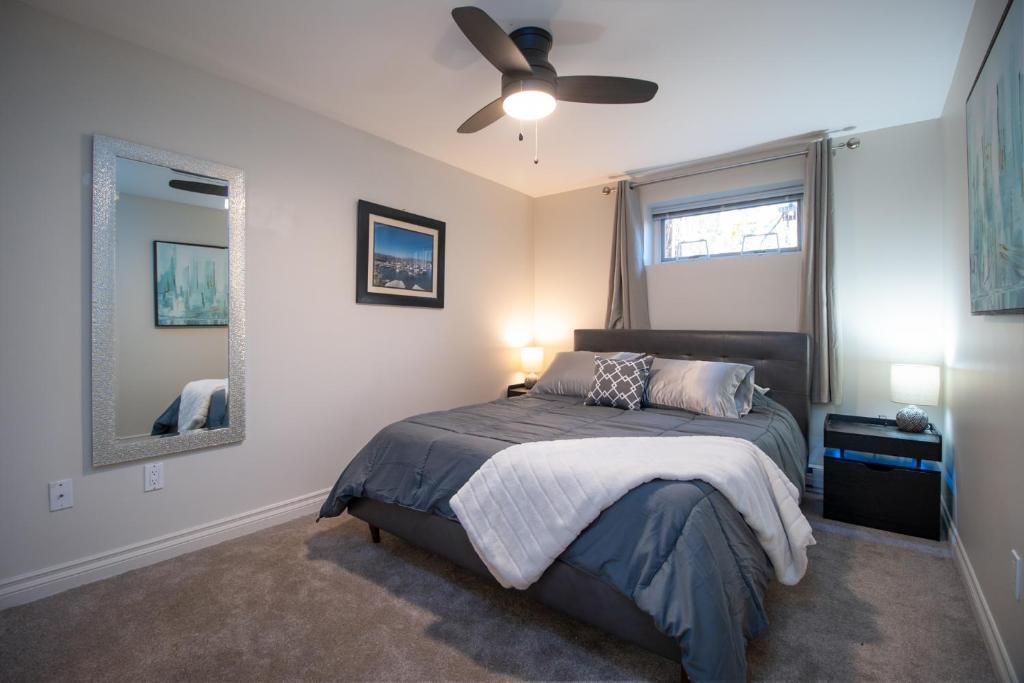 Bright private suite near Departure Bay beach photo 3